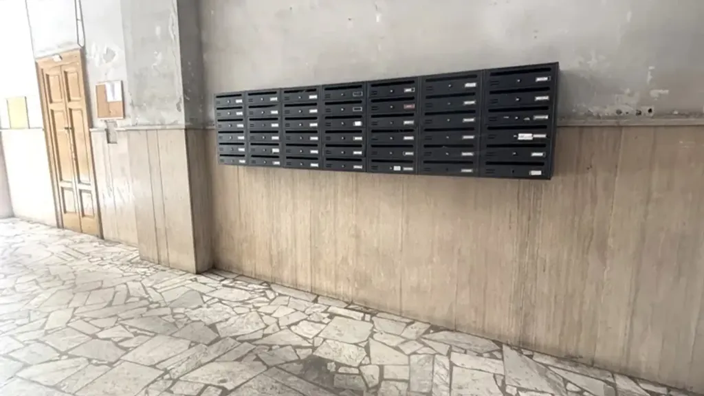 Esik - Studio Apartment in Central Calata Capodichino, Naples