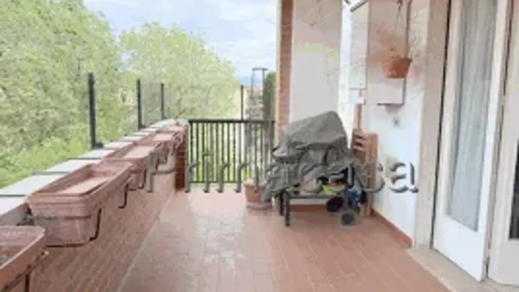 Rõdu - Quadrilocale with Balcony in Verona