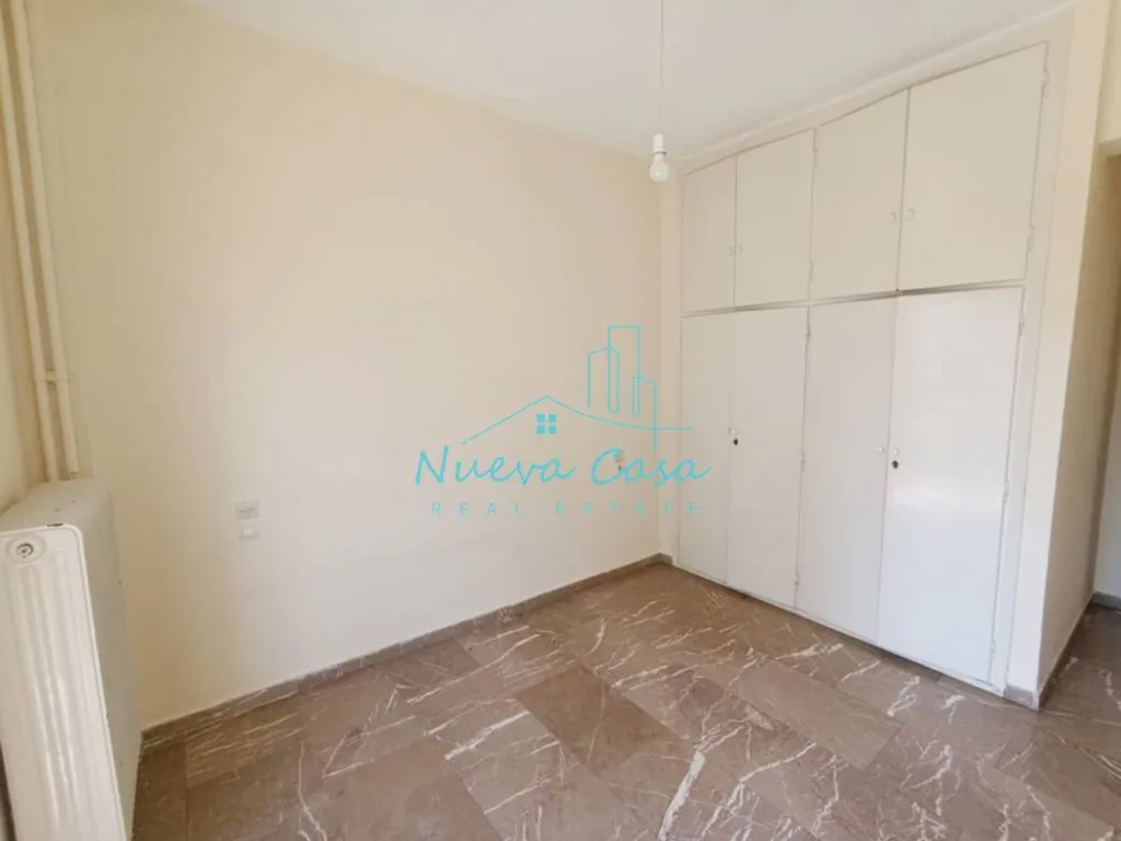 Toad - 2nd Floor Apartment with Balcony in Patras