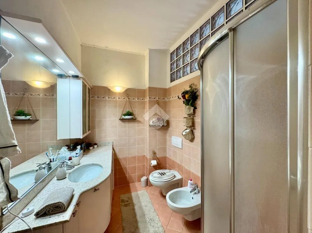 Salles de bain - Quadrilocale with Sea View Balcony in Noli