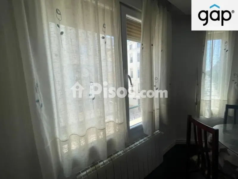 Salle à manger - Student Flat with Balcony in Cervantes Street
