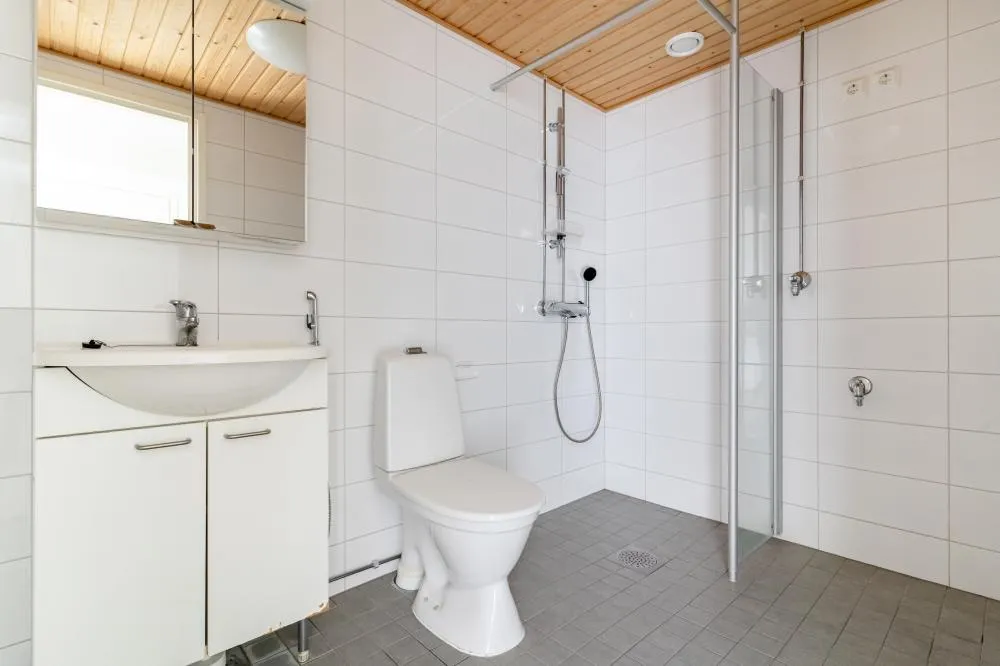 Vannitoad - Modern Apartment with Glazed Balcony in Vantaa