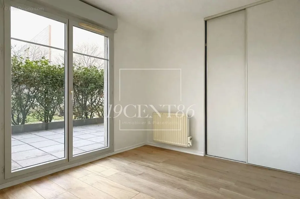 Rooms - 3-Bedroom Apartment with Terrace in Lyon 7