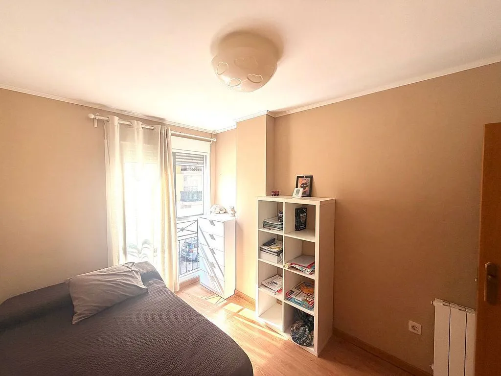 Chambres - Apartment with Balcony in Llombai Area