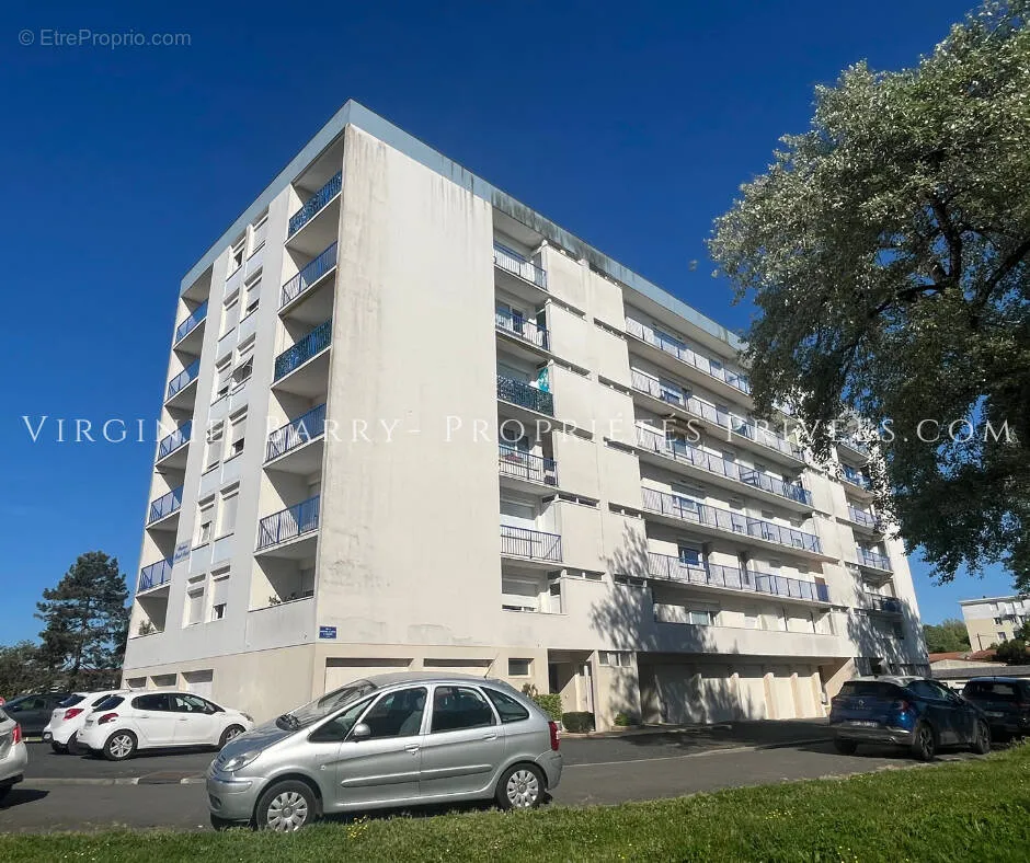 Extérieur - Appartement T3 avec Balcons et Garage à Rochefort