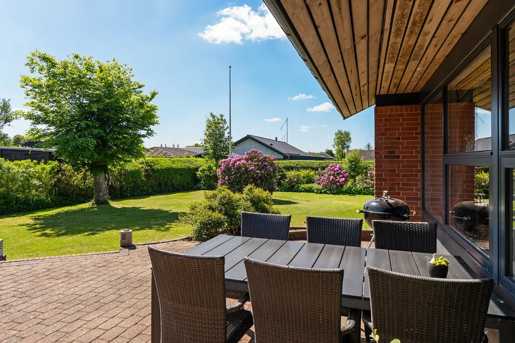 Terrace - Fenced Villa with Garden in Vildbjerg