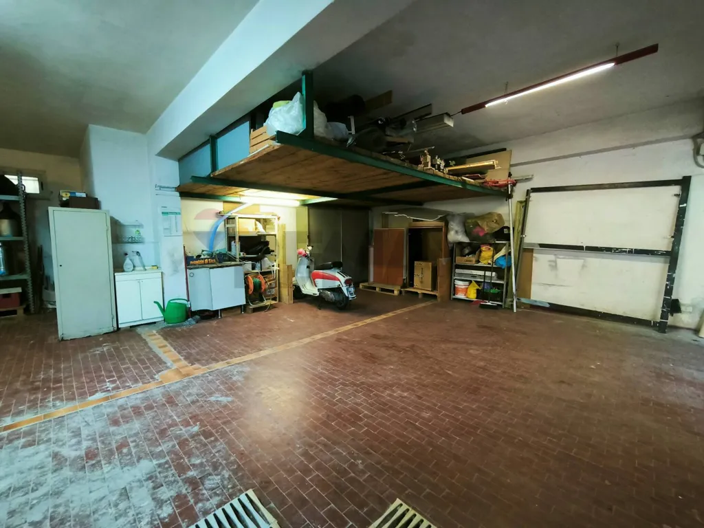 Garaaž - Garage with 103 m² in Giardini Naxos
