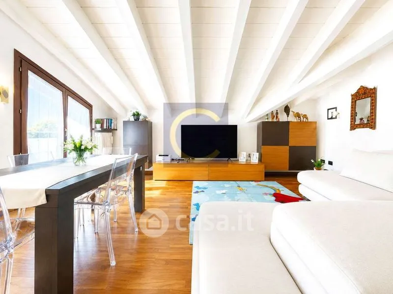 Séjour - Mansarded Apartment with Panoramic View in Appiano Gentile