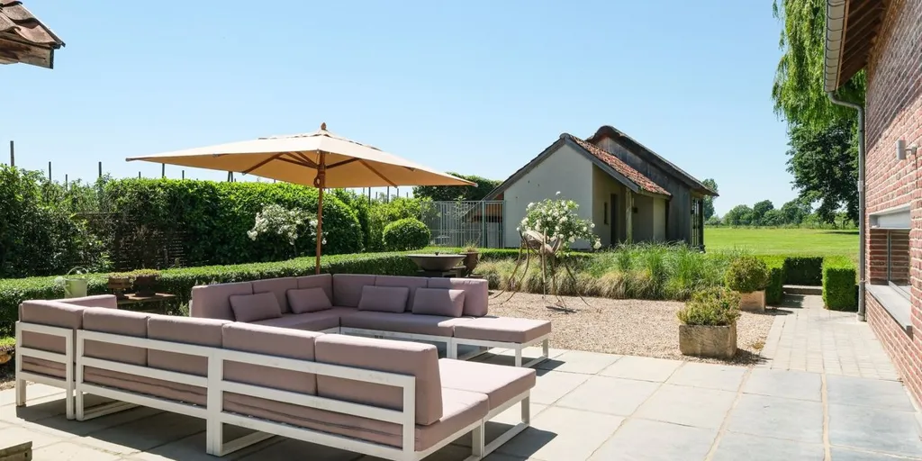 Terrass - Renovated Farmhouse with Garden in Stevoort