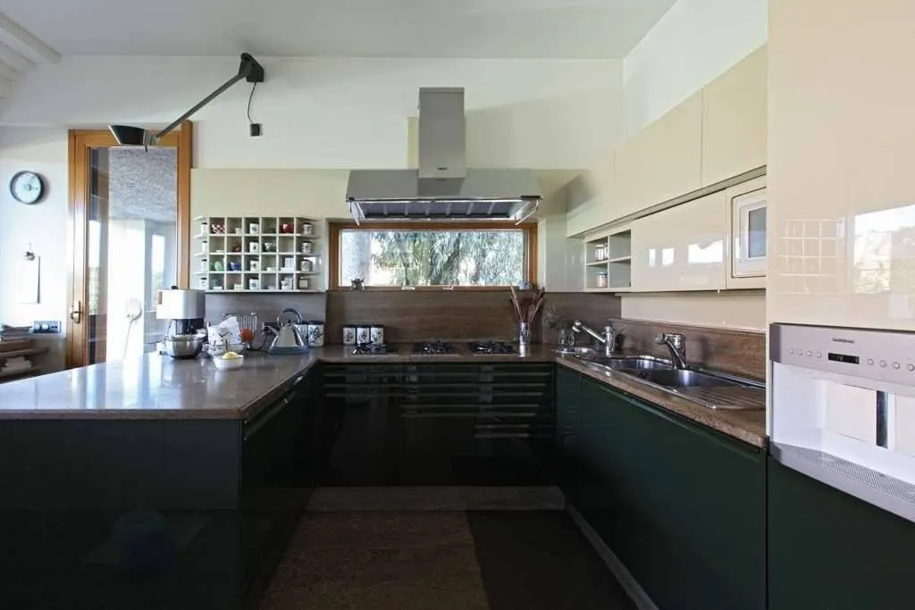 Cuisine - Luxury Villa with Lake View in Lipomo