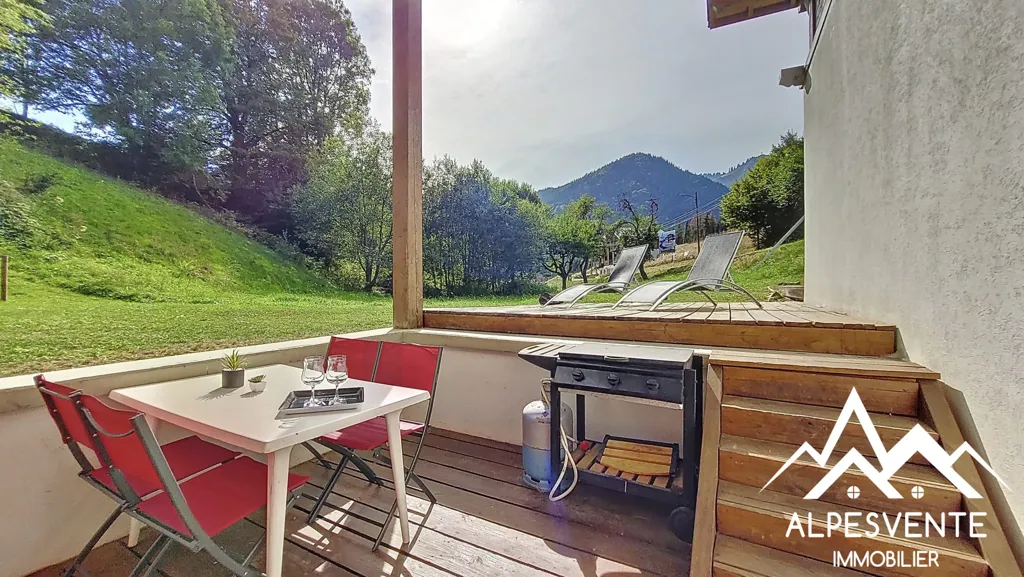 Terrass - Chalet-Style Flat with Private Garden in Morzine