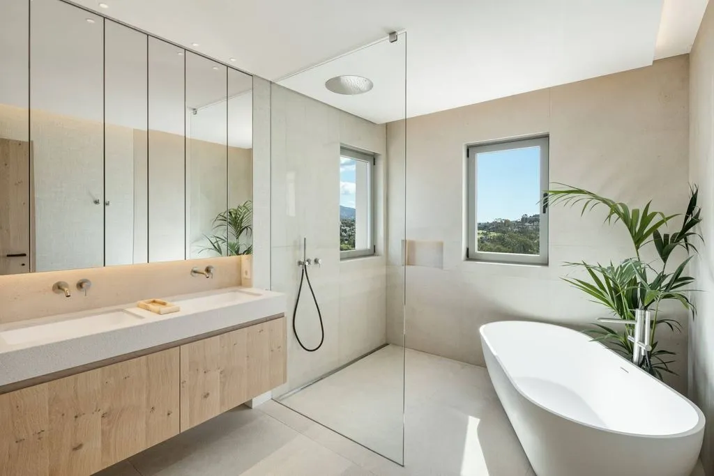 Salles de bain - Mediterranean Villa with Mountain Views in Marbella