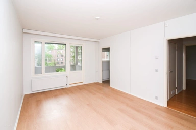 Pièces - 2-Bedroom Apartment with Garden in Vantaa
