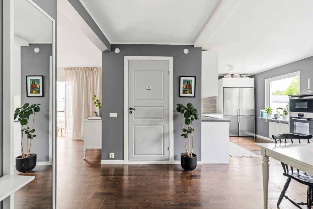 Dining Room - Family-Friendly Semi-Detached House in Taberg