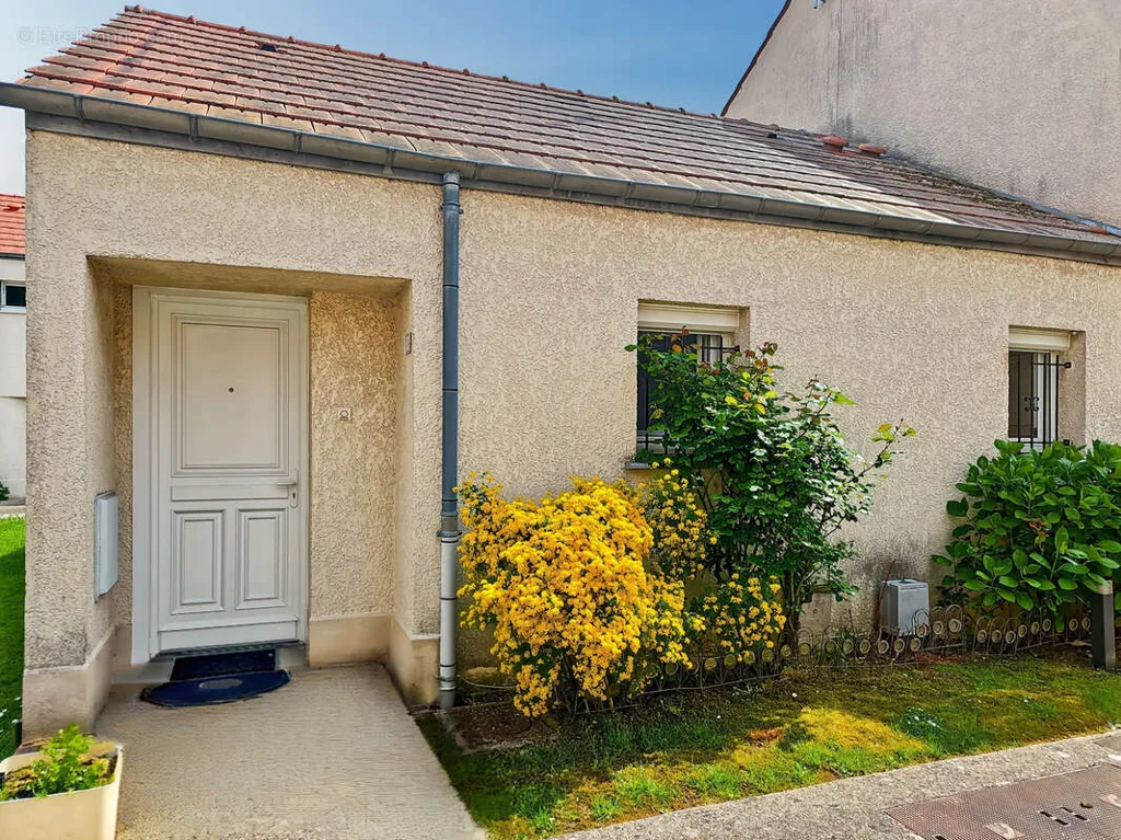 Välivaade - 2-Bedroom House with Garden in Brie-Comte-Robert