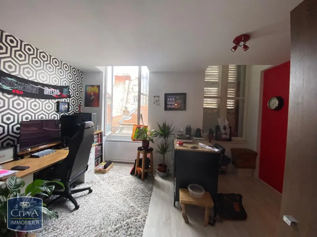 Bureau - Appartement 1 Pièce dans le Centre Historique de Clermont-Ferrand