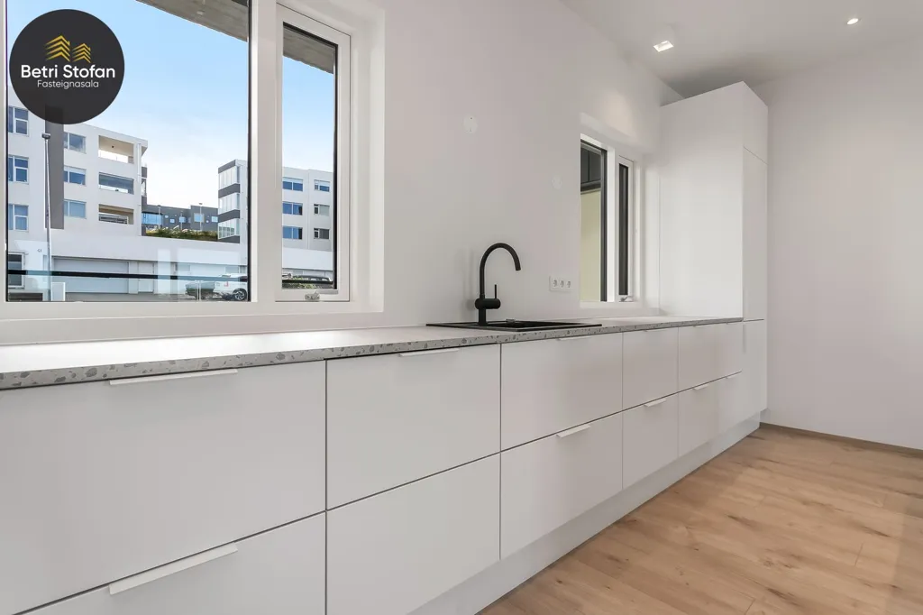 Cuisine - Modern Apartment with Garden in Garðabær
