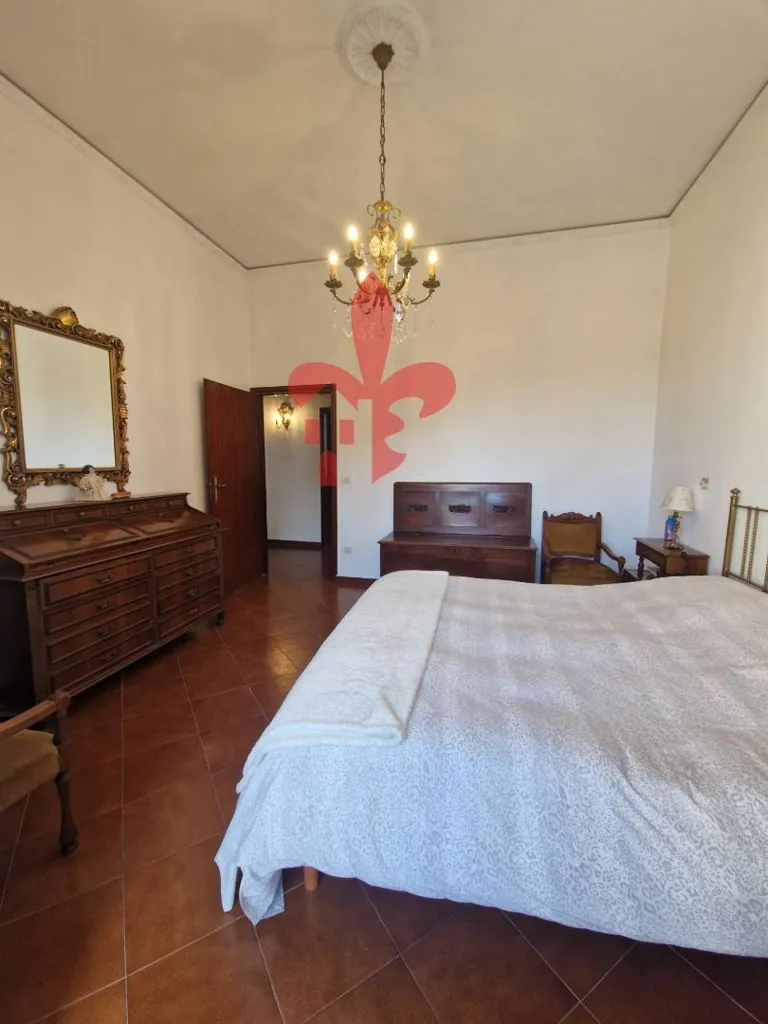 Chambres - 5-Room Apartment with Balcony in Florence