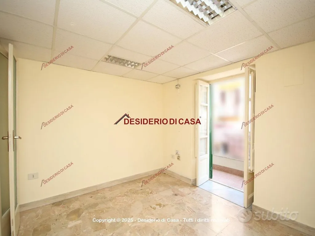 Pièces - Office with Balcony in Bagheria Centre