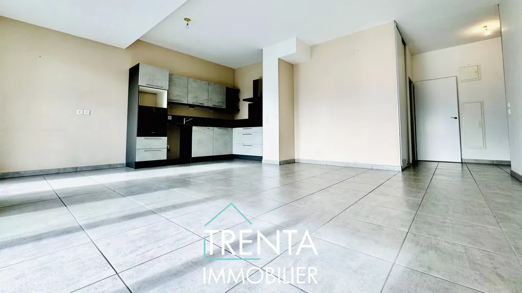 Elutuba - 4-Bed Flat with South Terrace in Échirolles