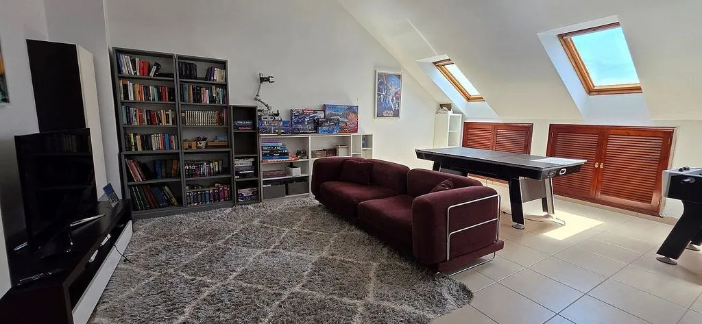 Toad - Semi-Detached House with Pool in Rocafort