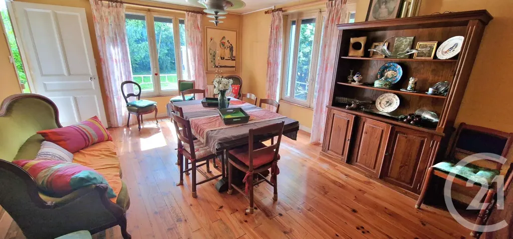 Dining Room - Spacious 7-Piece House with Terrace in Souvans