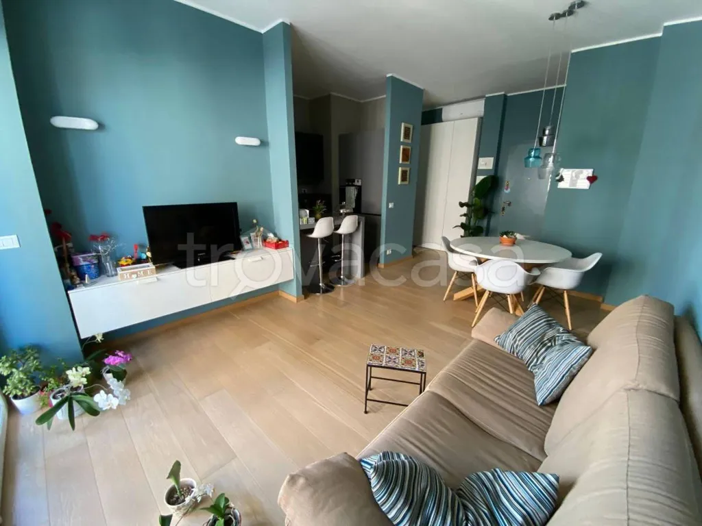 Elutuba - Modernised 2-Bed Flat with Balcony in San Mauro Torinese