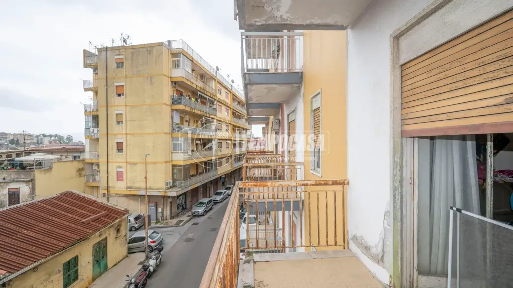 Balcon - Bright Trilocale with Balcony in Messina