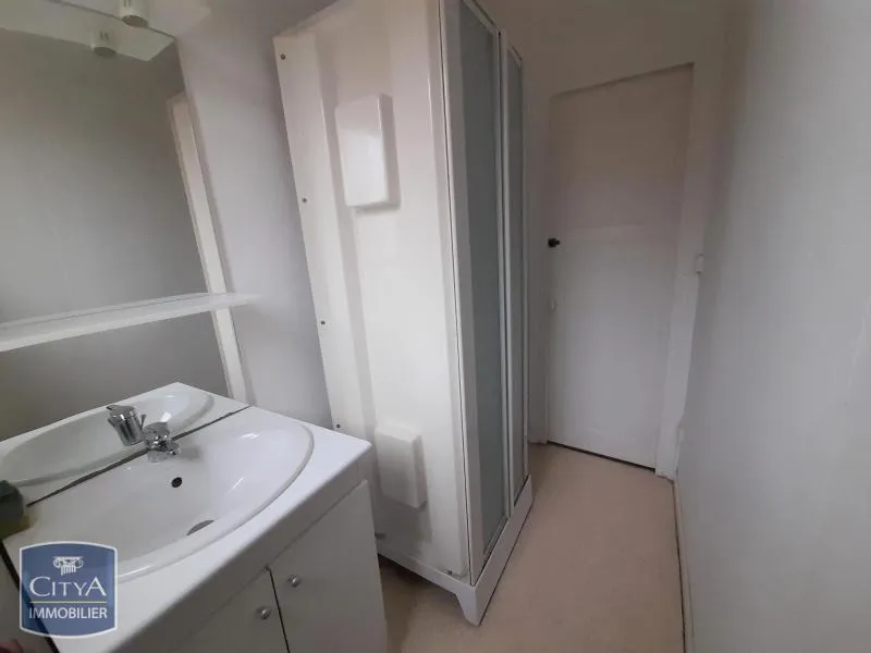 Salles de bain - Appartement T2 avec Salon Spacieux à Reims