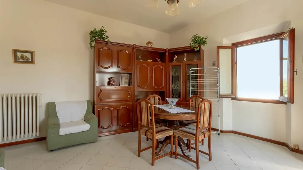 Salle à manger - Three-Bedroom Apartment with Garden in Signa