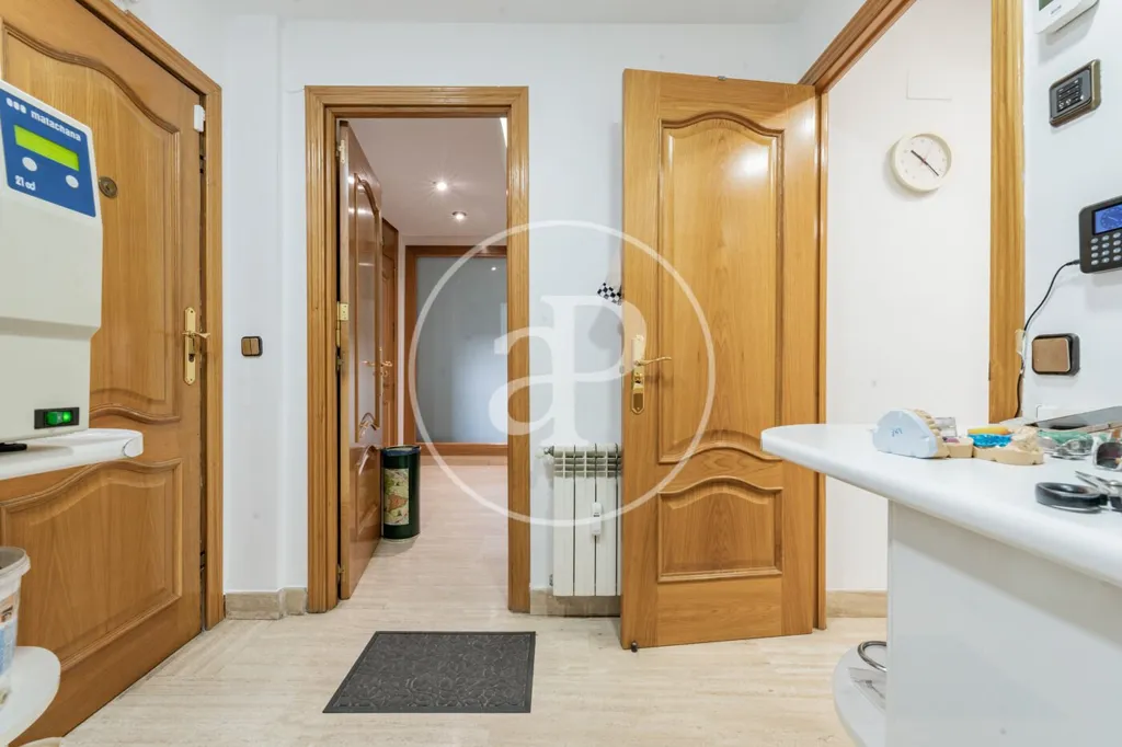 Hallway - 3-Bedroom Apartment near Retiro Park, Madrid