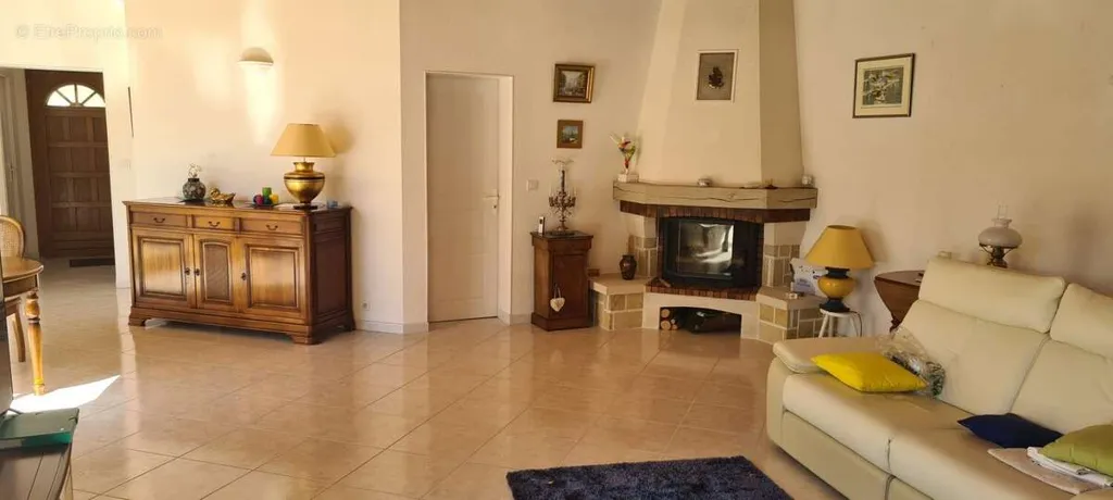 Soggiorno - Villa with South-Facing Terrace in Perigny