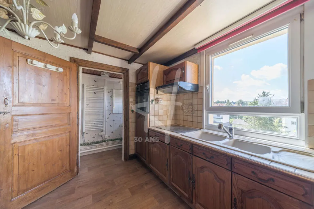 Köök - Apartment with Potential in Metz Plantières