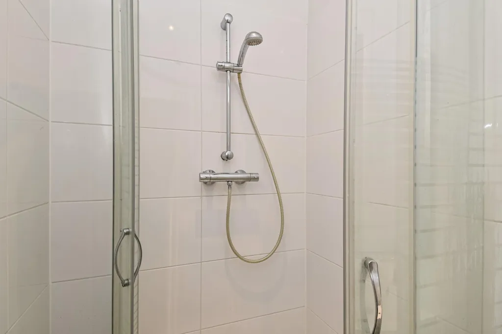 Vannitoad - 4-Bedroom Apartment with South Balcony in Rustenburg