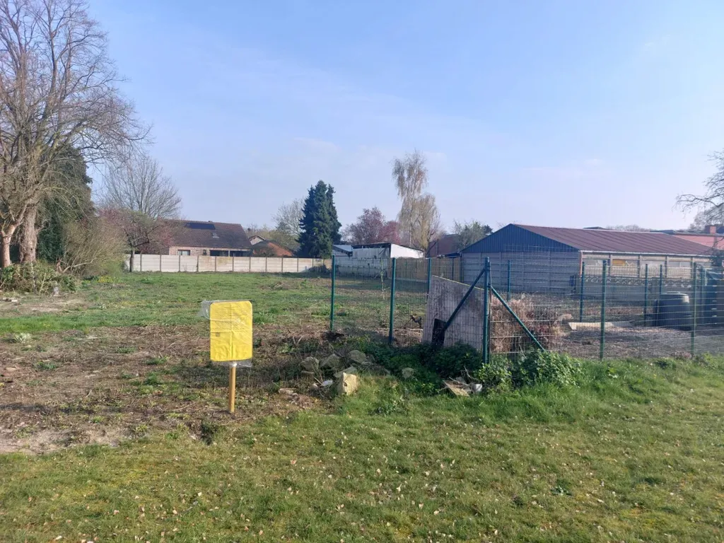 Aed - Buildable Plot in Quiet Street, Eksel