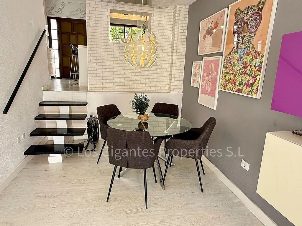 Söögituba - Modern Duplex with Pool in Las Rosas