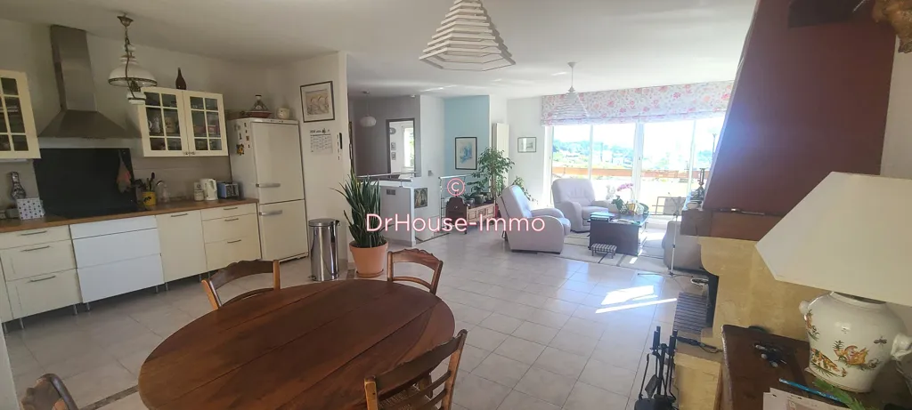 Salle à manger - Maison avec Piscine et Vue Dégagée à Marseille-11e