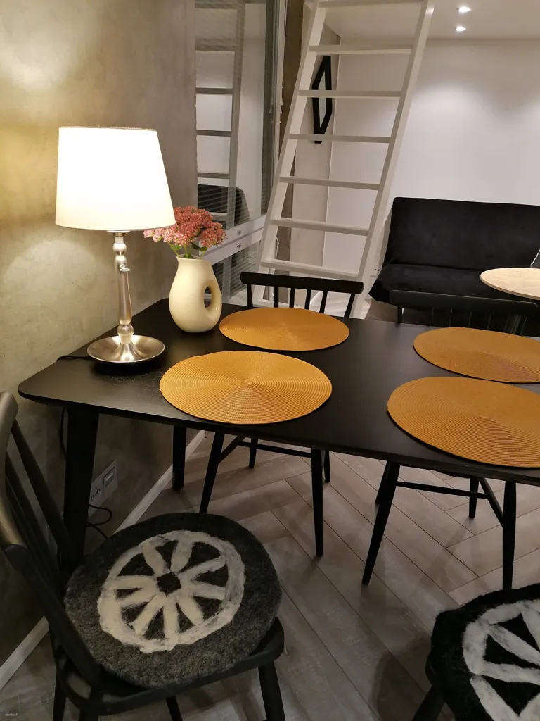 Söögituba - Modern Loft with Balcony in Kivistö, Vantaa