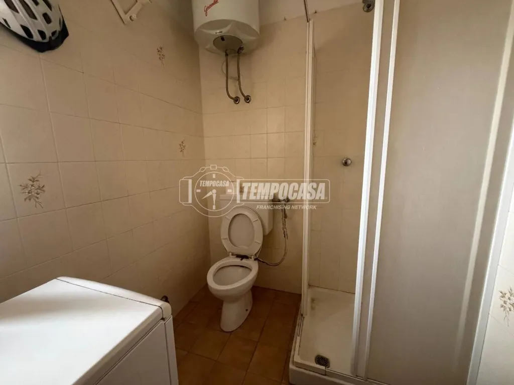 Salles de bain - Bright Apartment with Balcony in Centallo