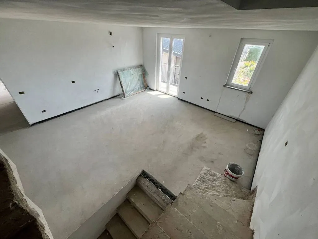 Pièces - New Villa with Private Garden in Besnate