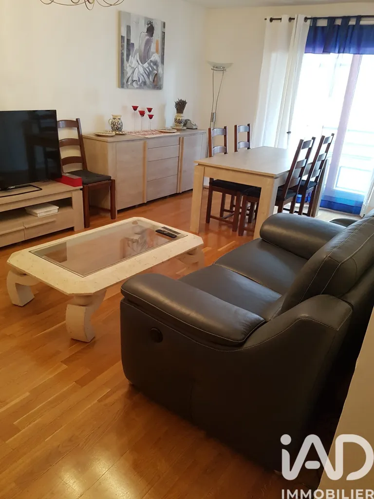 Soggiorno - 3-Bedroom Apartment with Balcony in Compiègne
