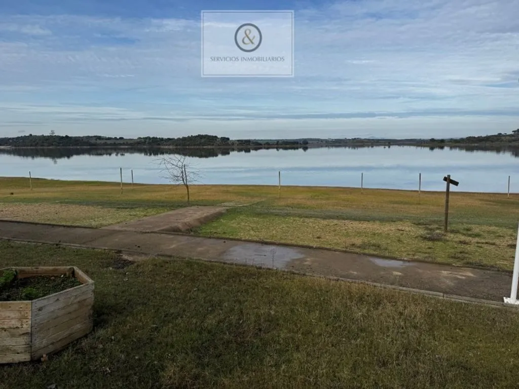 Aed - Villa with Coastal Access in Cheles, Extremadura