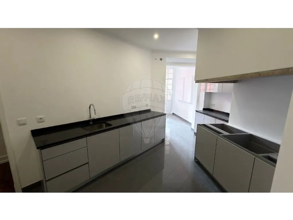 Cuisine - Refurbished Office Space in Lisbon City Centre