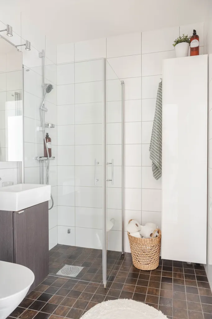 Bathrooms - Gable Flat with South-Facing Balcony in Västerås