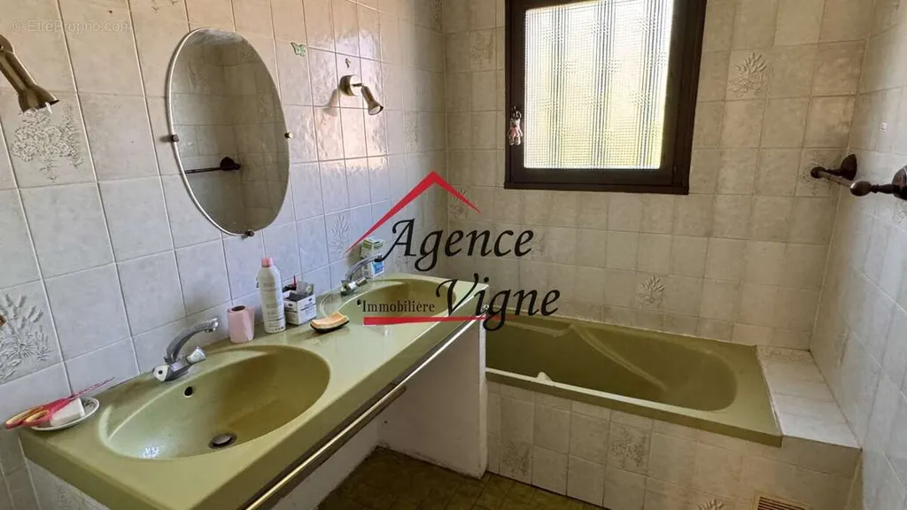 Salles de bain - Villa Indépendante avec Piscine près du Centre-Ville