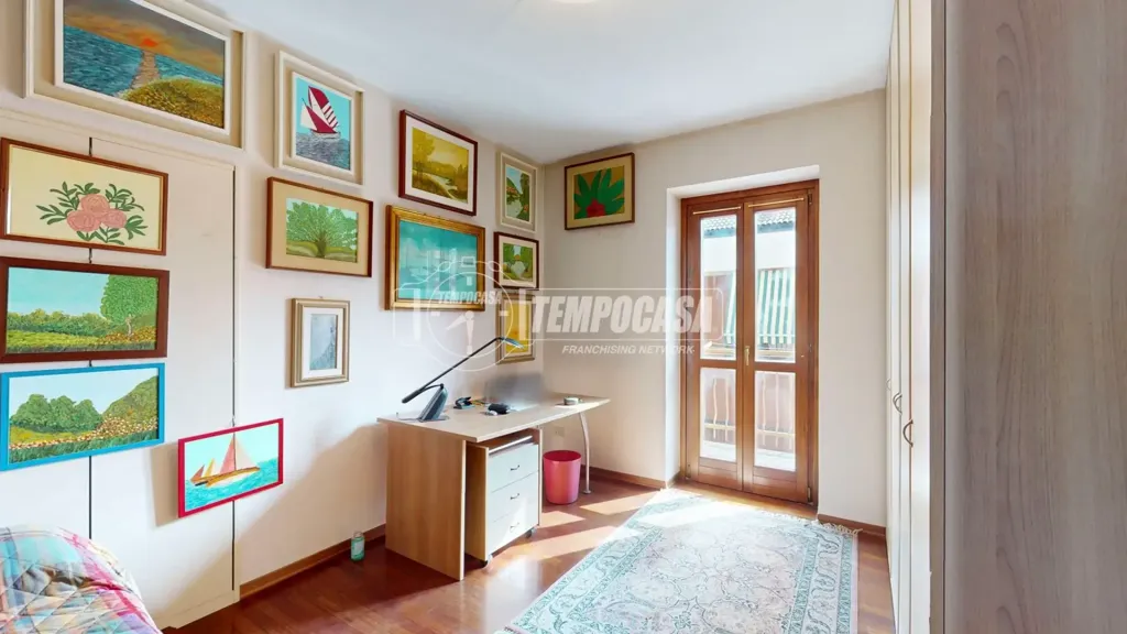 Kabinet - Spacious Apartment with Balcony in La Loggia