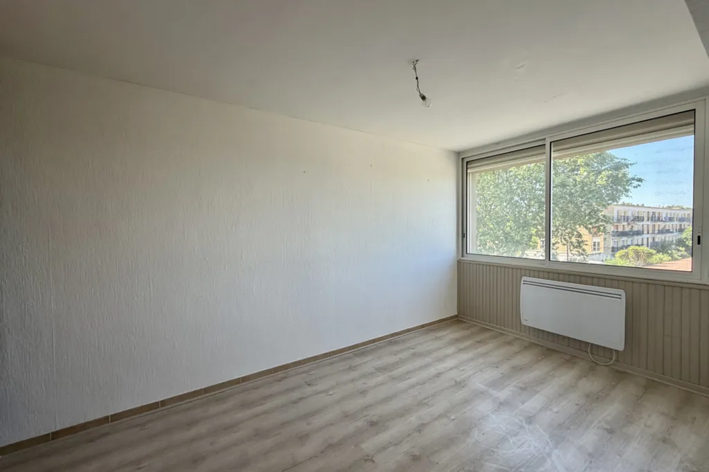 Toad - 4-Piece Apartment with Balcony in Tarascon
