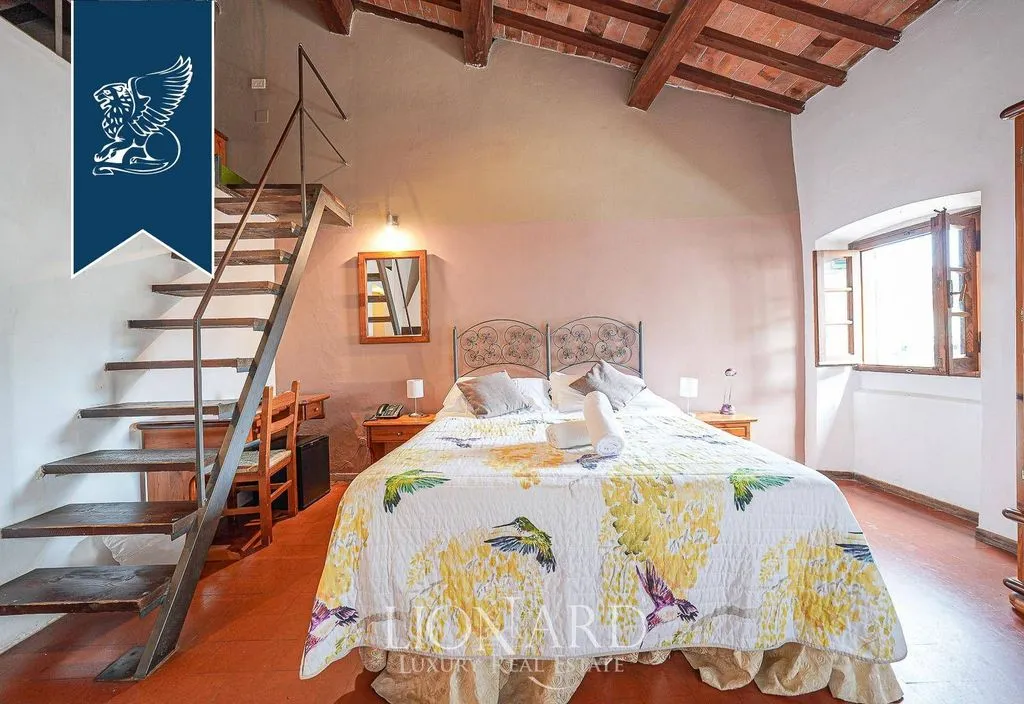 Magamistoad - Historic Hotel with Pool in Greve in Chianti