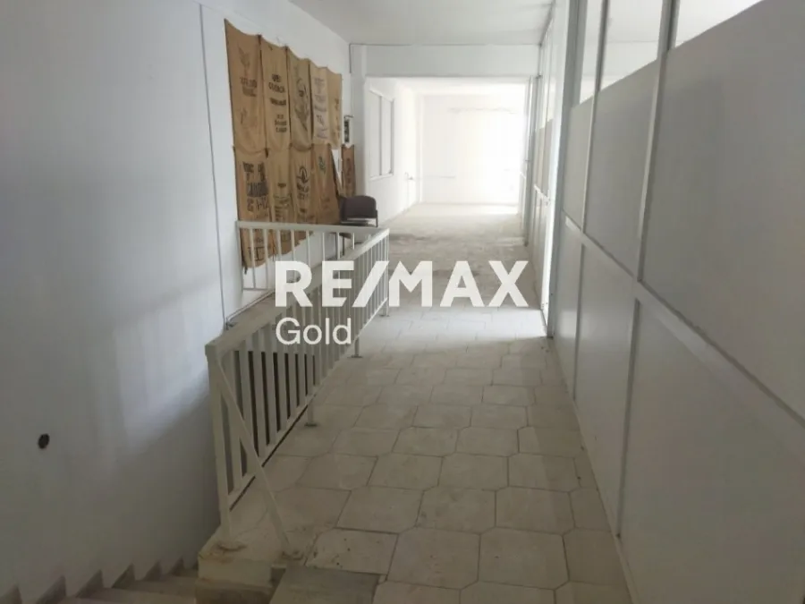 Entrée - Office Space with Parking in Kalochori