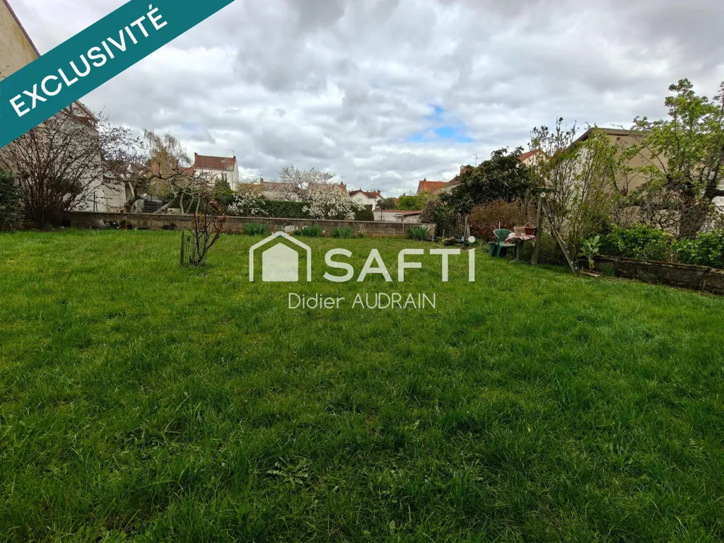 Aed - Bright Apartment with Marble Fireplace in Montluçon